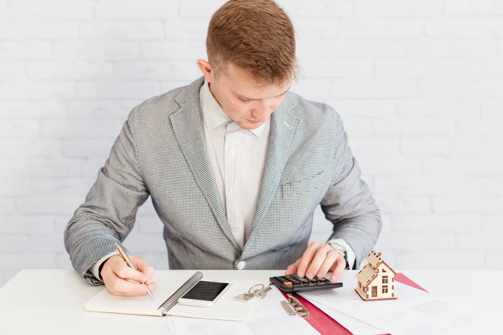 realtor-counting-working